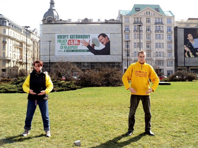 Ćwiczenia Falun Gong. Fot. Ewa Krzysiak