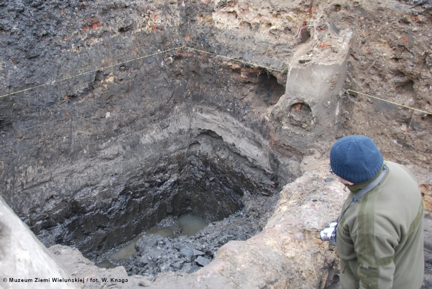 Znaleziska z okresu staropolskiego w wykopie archeologicznym na wieluńskim Podwalu 