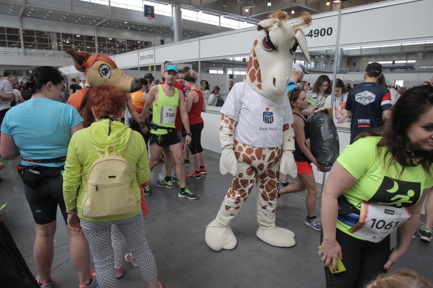 11. PKO Poznań Półmaraton: Akcja charytatywna "biegnę dla Filipa i Alberta". Biegacze wspierali chorych chłopców