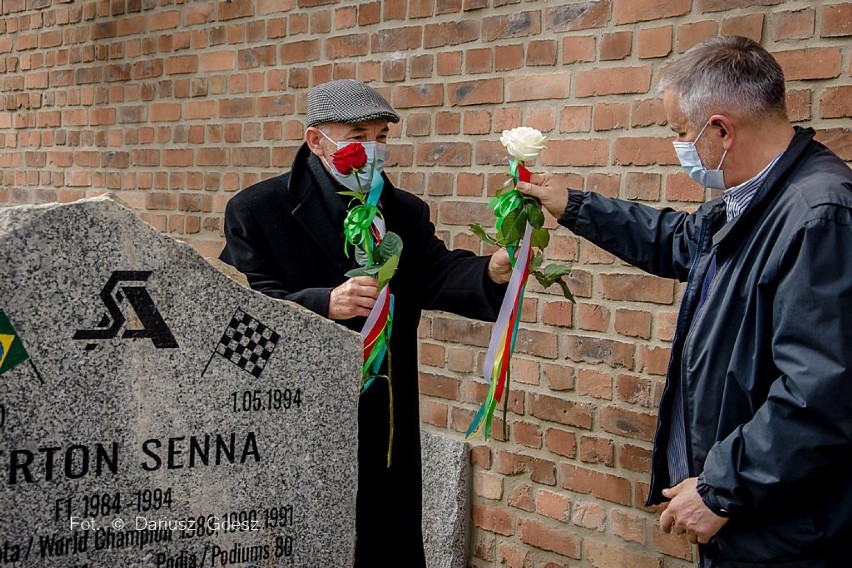 Wałbrzych: W Muzeum Górnictwa i Sportów Motorowych odsłonięto obelisk Ayrtona Senny (ZDJĘCIA) 
