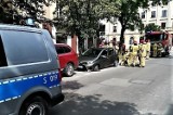 Zapadł się fragment jezdni na ulicy Głowackiego w Kielcach. Na miejscu strażacy i pracownicy wodociągów