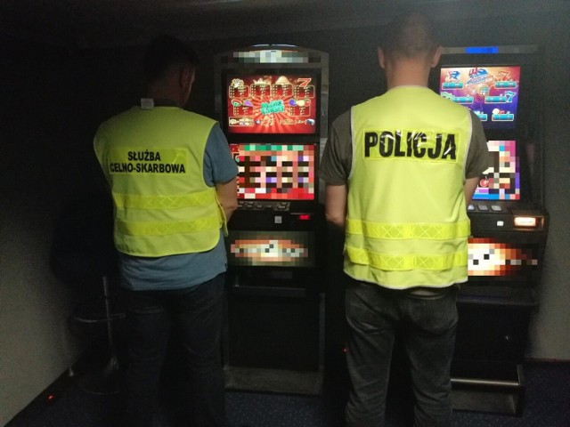 W kontrolowany punkcie funkcjonariusze znaleźli dwa automaty do gier