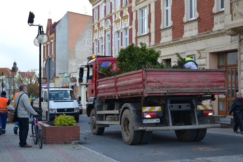 Człuchów. Miasto postanowiło zlikwidować gazony na deptaku - mieszkańcy zaprotestowali