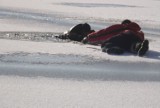 Co robić, gdy ktoś wpadnie pod lód? (wideo)