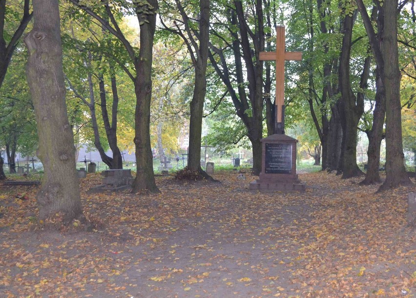 Malbork. Cmentarz przy ul. Jagiellońskiej już ogrodzony [ZDJĘCIA]