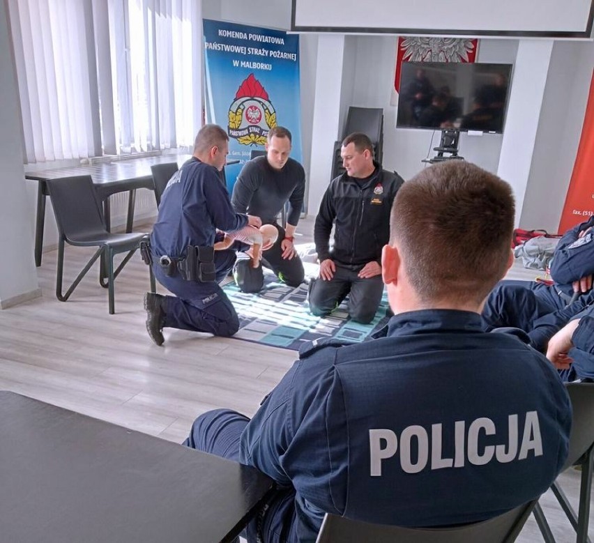 Policjanci prewencji z Malborka po kolejnym szkoleniu z taktyk i technik interwencyjnych