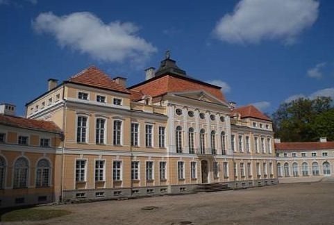 Pałac w Rogalinie będzie jednym z głównych celów turystycznej ekspedycji z Pleszewa