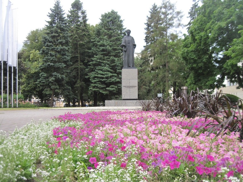 Lublin: Ukończono remont pomnika Marii Curie-Skłodowskiej. Wygląda jak dawniej