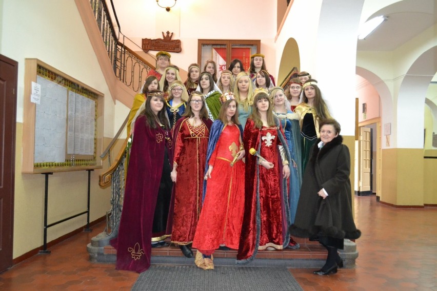 Święto w III Liceum Ogólnokształcącym im. Królowej Jadwigi w Inowrocławiu.