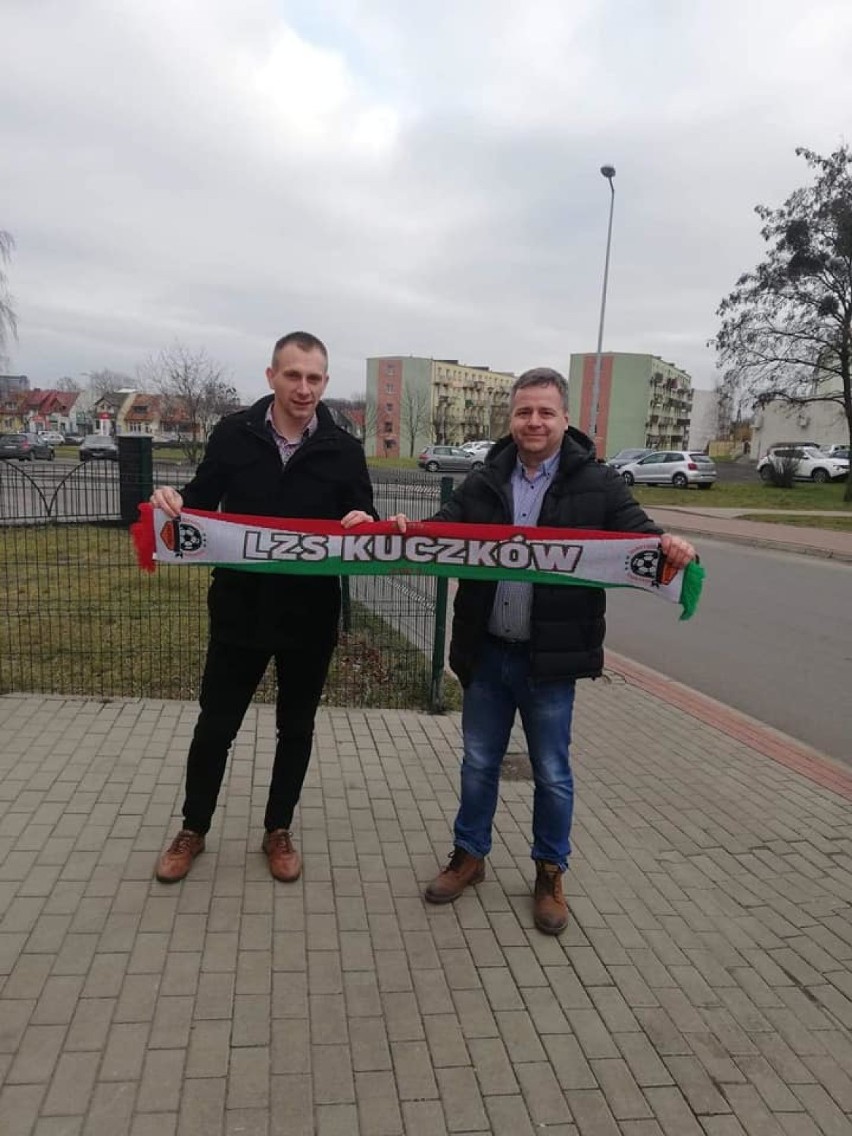 Zarząd LZS-u Kuczków w przerwie zimowej podziękował sponsorom za dotychczasowe wsparcie wręczając klubowe szaliki