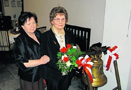 Gabriela Horzela-Szubińska przekazała Śląski Dzwon Nadziei Leokadii Wójcik, właścicielce "Sedlaczka"