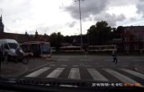 Kierowca autobusu nr 151 miał refleks. Nie doszło do wypadku w Gdańsku [WIDEO]