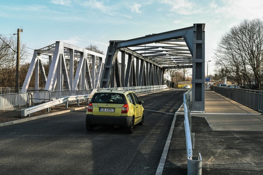 Kierowcy mogą już korzystać z przejazdu mostem na ul....