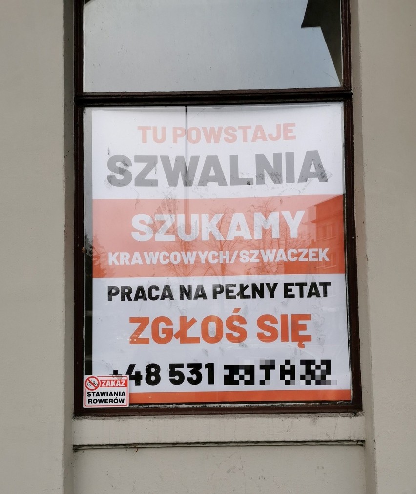 Zabytkowa kamienica przy placu Niepodległości 2 w...