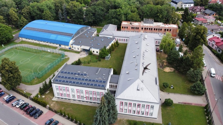 Nowe skrzydło szkoły przy ul. Kościuszki w Koluszkach już stoi
