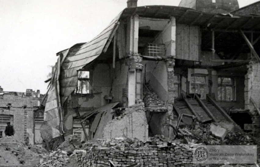 Widok zniszczonego budynku administracyjno-gospodarczego należącego do szpitala, IX 1939 r_