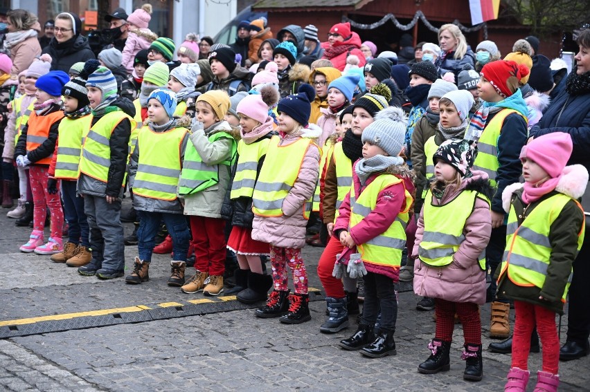 Św. Mikołaj na Rynku w Grudziądzu. Śpiewał z dziećmi i...