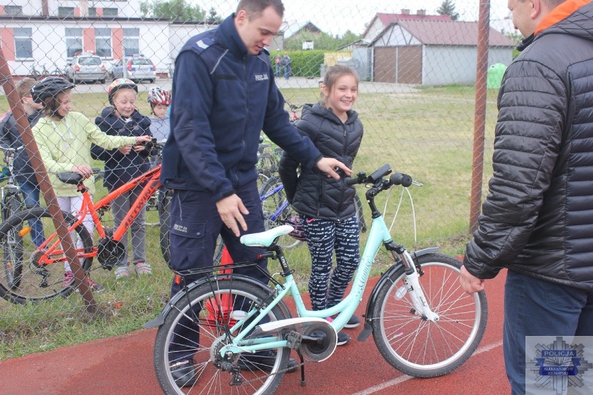 Policjanci z Aleksandrowa Kujawskiego uczestniczyli w egzaminie na kartę rowerową