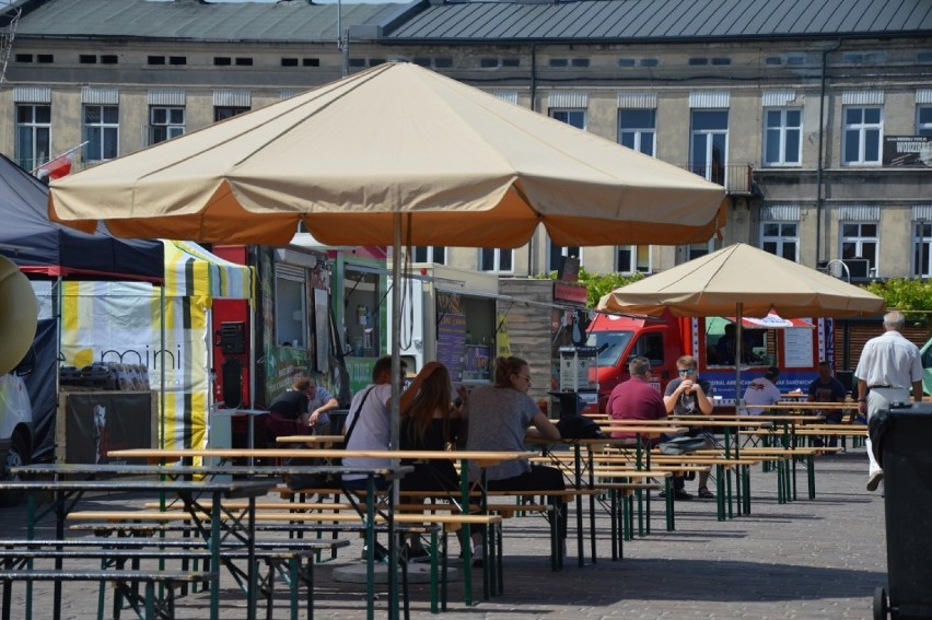 Burgery, ciabatty, kołacze już czekają. Food trucki...