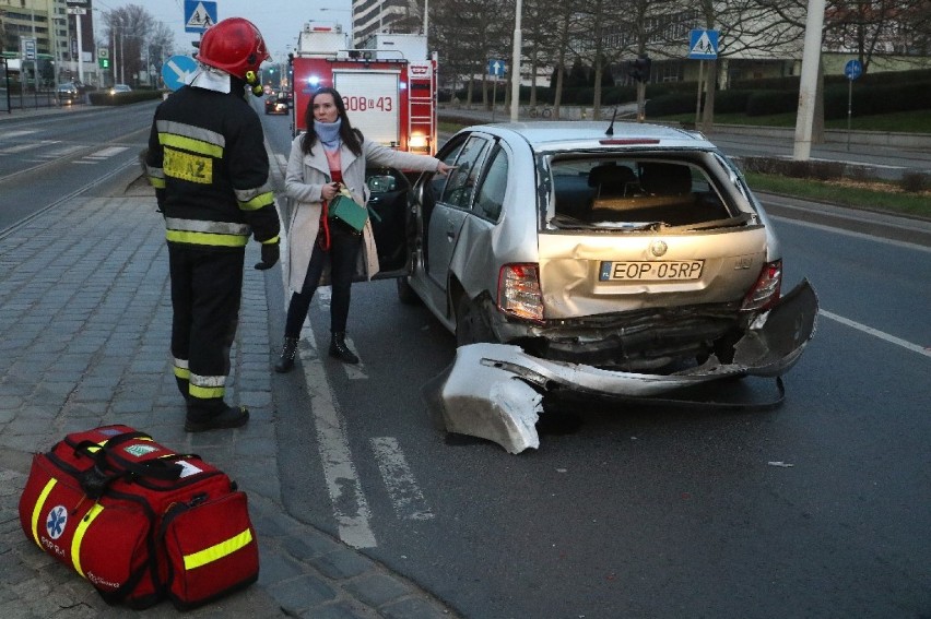 Wypadek na pl. Grunwaldzkim. Pijany kierowca próbował uciec autobusem! [ZDJĘCIA]