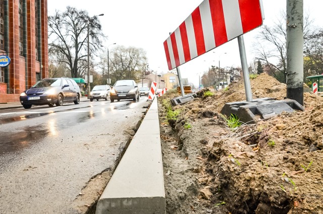 Dzisiaj rozpoczęły się prace gwarancyjne po wykonanym w ubiegłym roku remoncie ulicy Jagiełły na odcinku od skrzyżowania z ul. Walczaka do skrzyżowania z ul. Wybickiego.