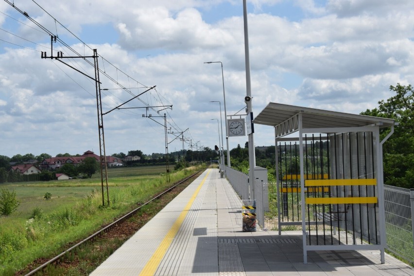 Wieluń bez pociągów. Rozebrano most kolejowy w okolicy Rudnik FOTO