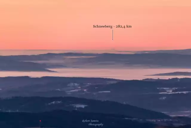 Robert Jamróz sfotografował austriacką górę Schneeberg (Klosterwappen) ze Śnieżnika, a to odległość 282,4 km w linii prostej!