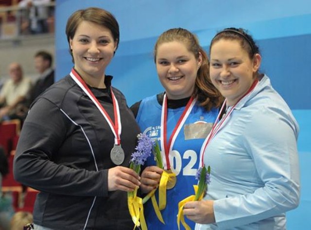 Agnieszka Maluśkiewicz (z prawej) zdobyła brązowy medal podczas Halowych Mistrzostw Polski