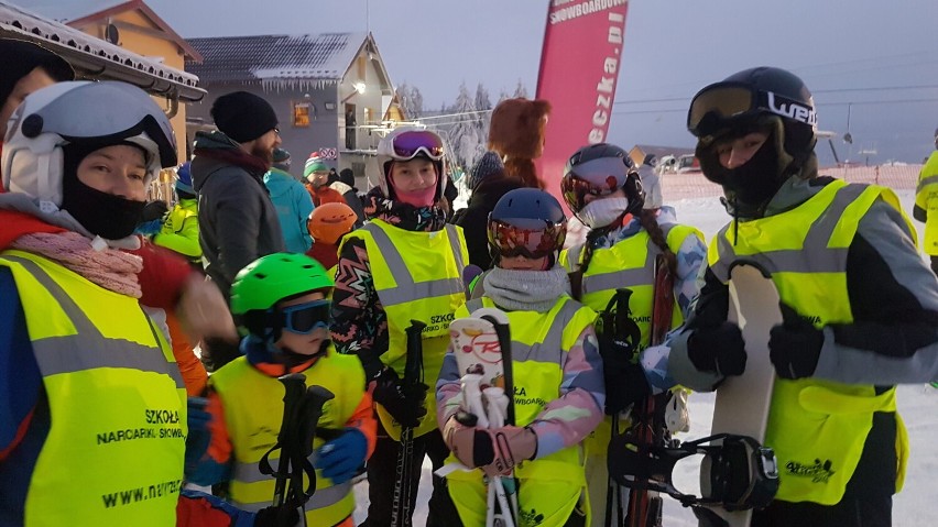 W Walimiu uczą za darmo dzieci jazdy na nartach