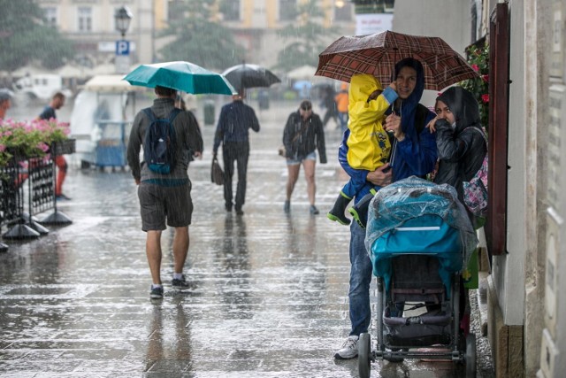 Pogoda na weekend. Meteorolodzy zapowiadają opady a nawet burze