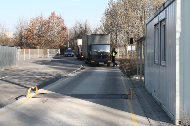 Policjanci i inspektorzy skontrolowali 46 pojazdów. Wśród nich, aż 41 było przeciążonych