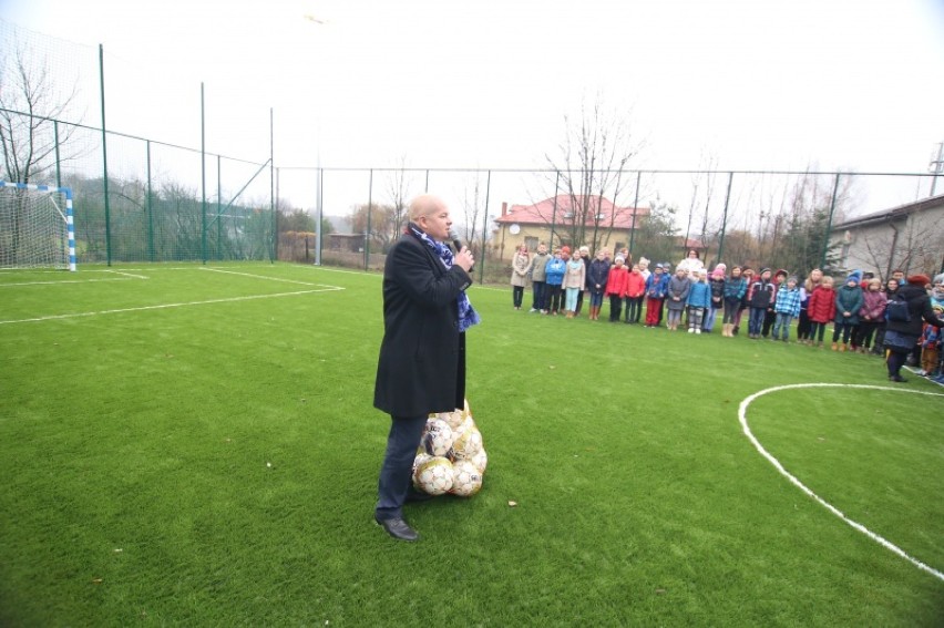 nowe boisko na osiedlu trzepowo