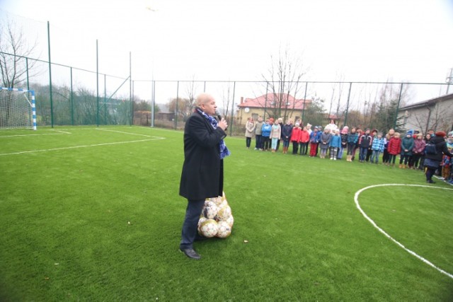 nowe boisko na osiedlu trzepowo