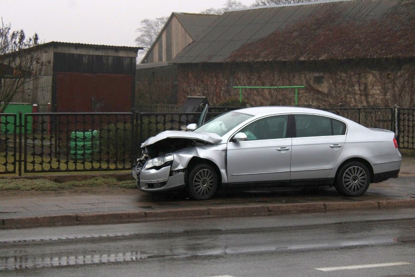 Wypadek w Białej. Samochody osobowe zderzyły się na drodze krajowej 74 ZDJĘCIA