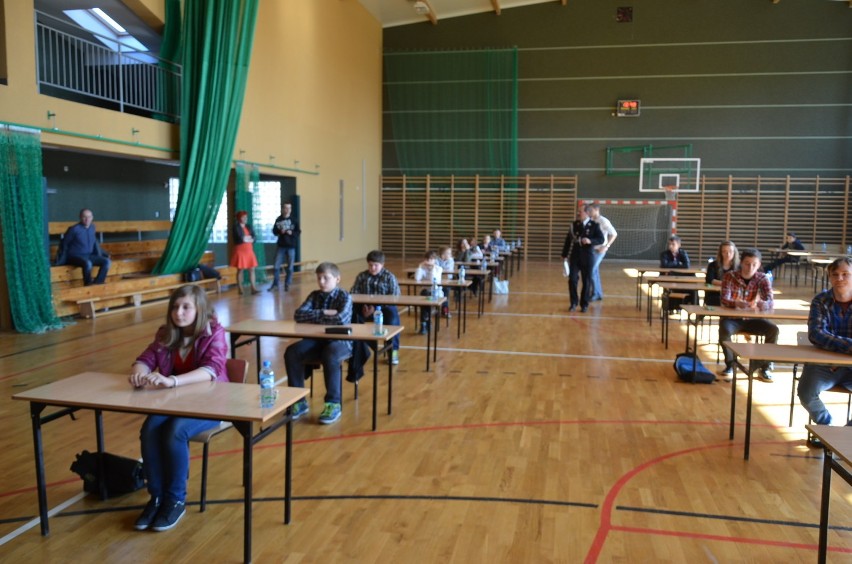 Turniej wiedzy pożarniczej w Osjakowie. Rywalizowali uczniowie z całego powiatu [FOTO]