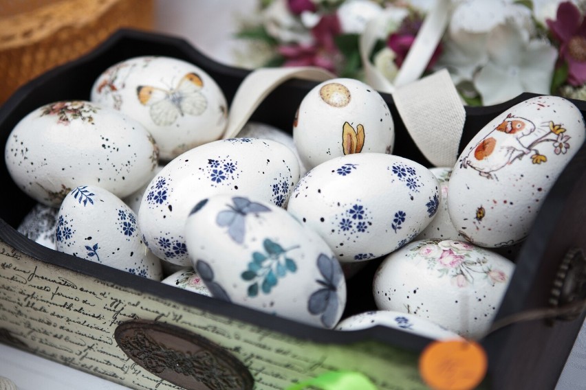 Trwa Kiermasz Wielkanocny w Jasionce. To okazja by nabyć ręcznie wykonane ozdoby wielkanocne [ZDJĘCIA]