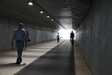 Tunel rowerowy przy Dworcu Zachodnim. "Jest już przejezdny". Czy przebudowa stacji skończy się na czas?