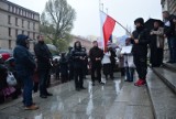 Modlitwa różańcowa przed Ratuszem w Bielsku-Białej, by prezydent oraz radni opamiętali się i gmina nie finansowała metody in vitro