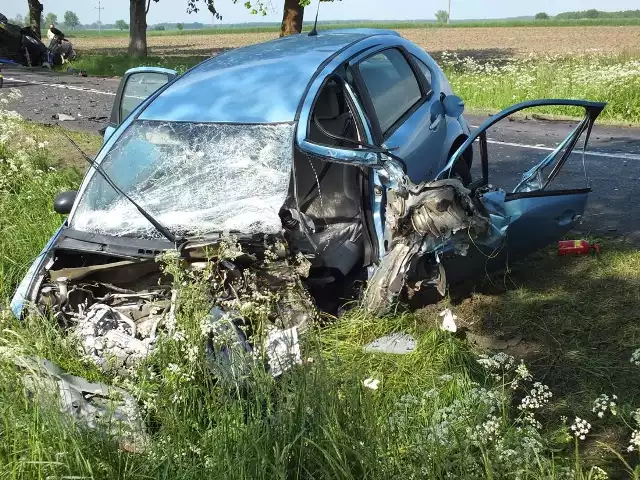 Kierowca tego Citroena w stanie ciężkim został przetransportowany do szpitala w Pile