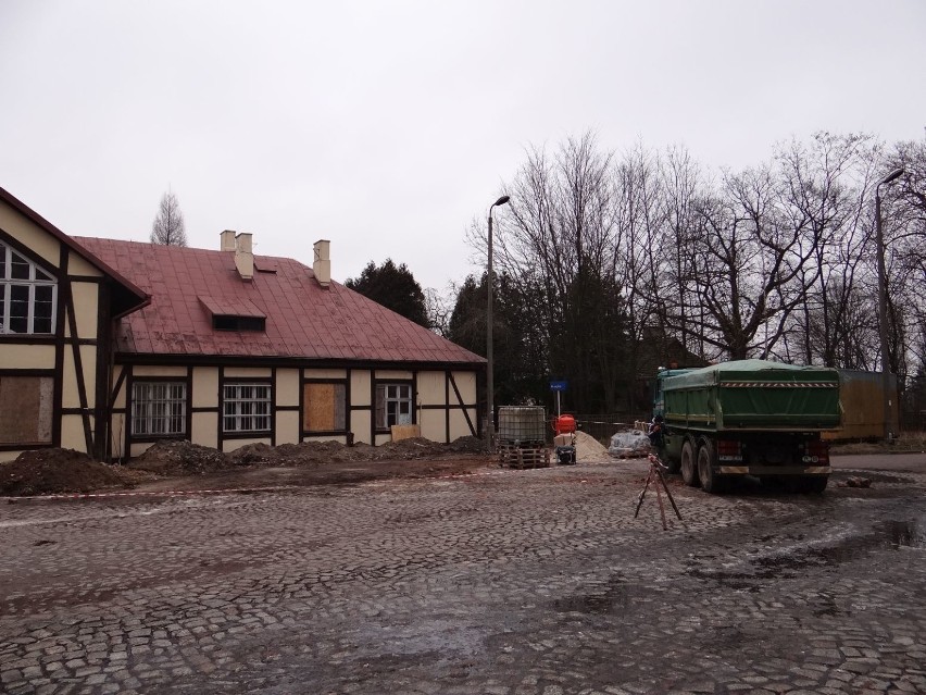 Rozpoczął się kapitalny remont dworca Wieluń-Dąbrowa [ZDJĘCIA]