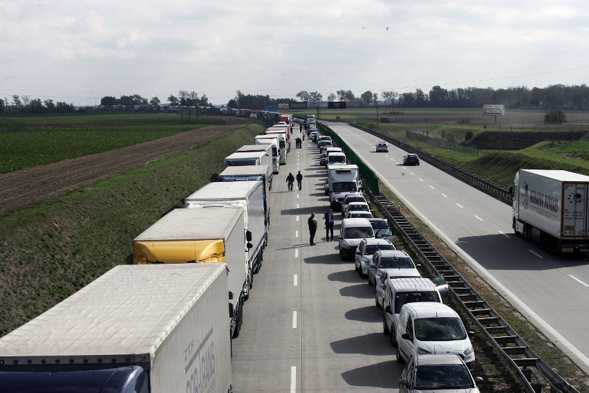 Kierowcy ciężarówek zapowiedzieli, że chcą protestować tuż...