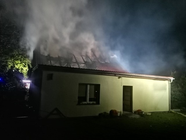 Rodzina z Brzezinek straciła w pożarze cały dobytek. Trwa zbiórka pieniędzy na odbudowę domu