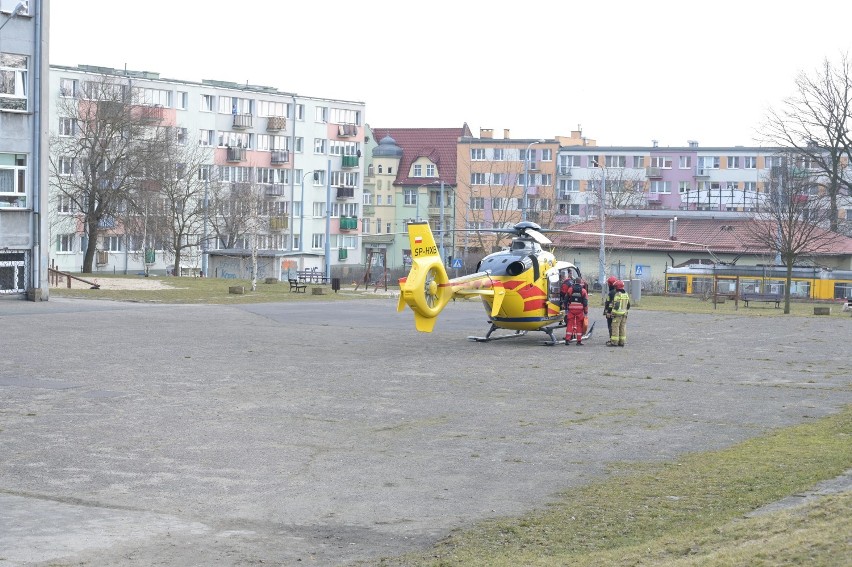 Grudziądz. Śmigłowiec Lotniczego Pogotowia Ratunkowego wylądował na boisku w Tarpnie