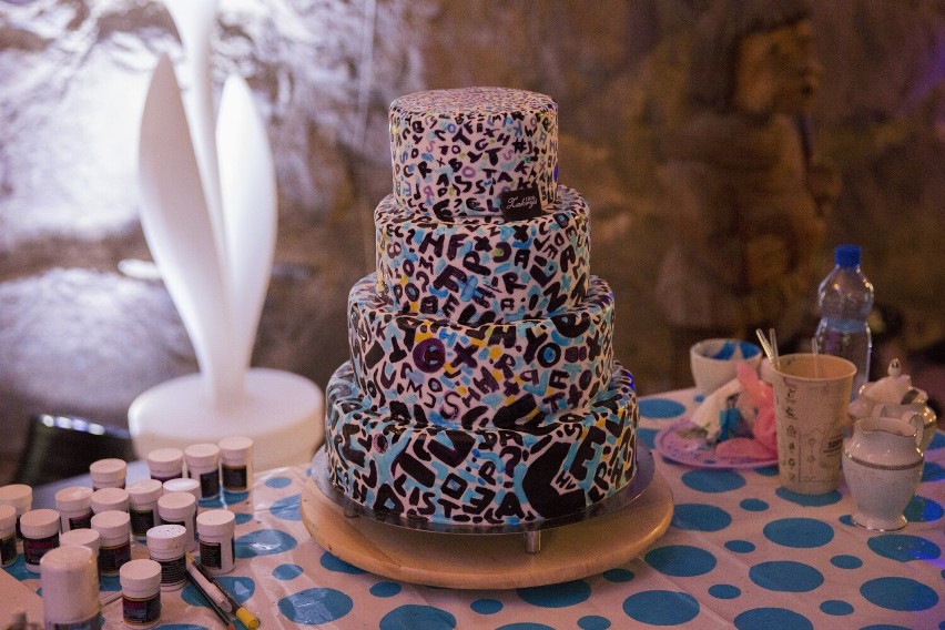 W ubiegłym roku toruńscy artyści dekorowali torty podczas...