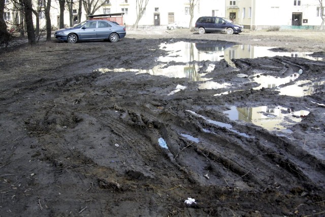 Tu kiedyś było boisko i trawnik