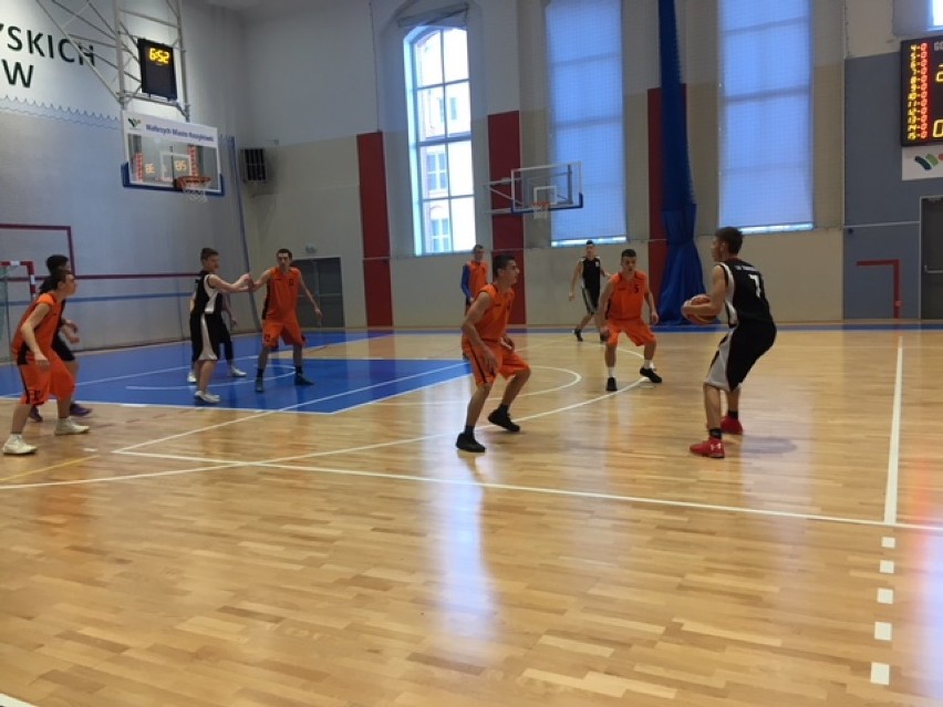 Drużyna z ZS nr 4 z Wałbrzycha zajęła drugie miejsce w finale Dolnośląskiej Licealiady w koszykówce chłopców