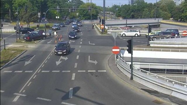 Wypadek na skrzyżowaniu ul. Żeromskiego i al. Mickiewicza miał miejsce w piątek, po godz. 7 rano. Zderzyły się tam dwa samochody osobowe.