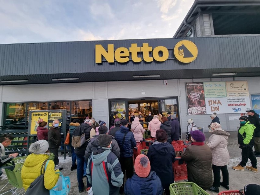 Muszyna. W miejscu Tesco jest teraz supermarket Netto. Tłumy na otwarciu sklepu [ZDJĘCIA]