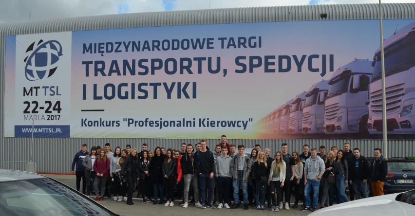 Logistycy z ZSP nr 3 w Malborku odwiedzili branżowe targi w Nadarzynie