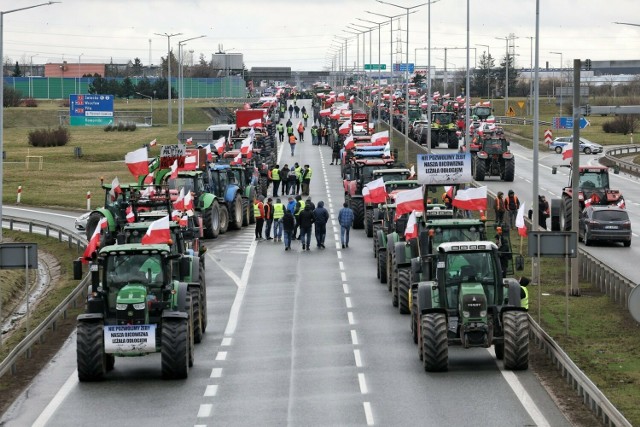 Nie wszyscy rolnicy zdecydowali się zakończyć protest we wtorek, 20 lutego, o godzinie 18:00, tak jak było to planowane.